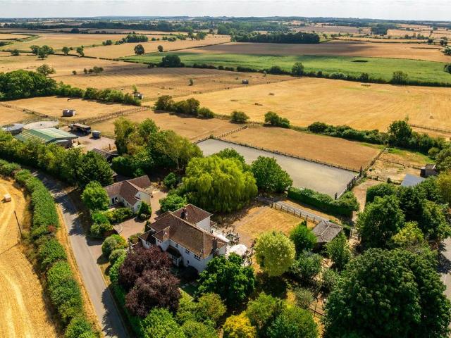 5 bedroom equestrian facility for sale