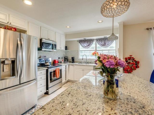 5 bedroom, Fort Washington Fort Washington 99385374