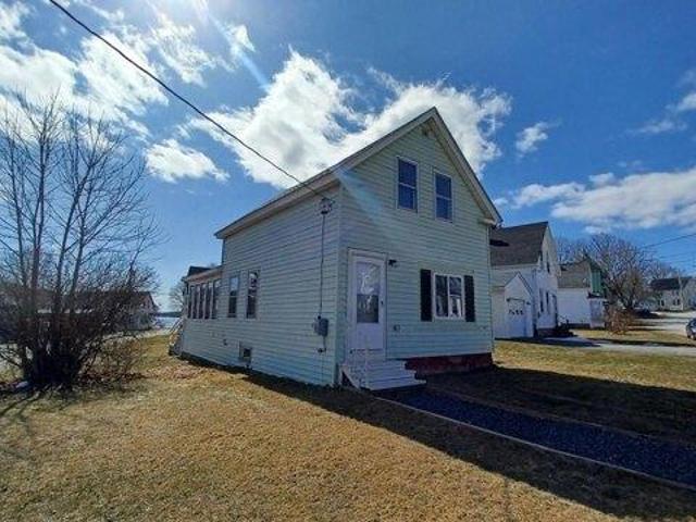 5 bedroom, Fairfield ME 04937 105692990