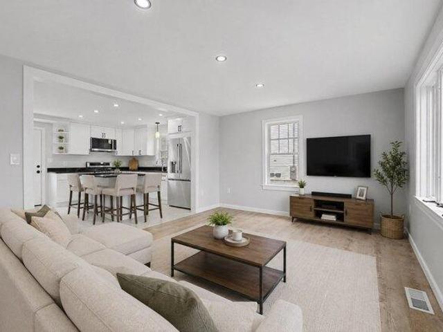 5 bedroom, Fall River MA 02724 105423396
