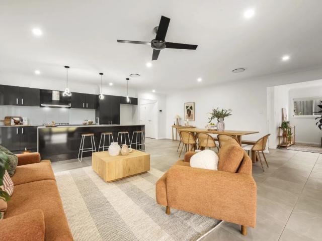5 Bedroom Family Home, 3 Bathrooms, 3 Living Areas
