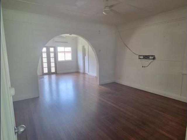 5 Bedroom Family Home