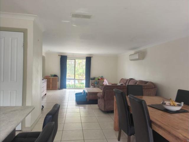 5 bedroom family home in Carrara