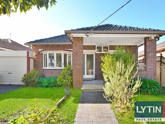 5 bedroom Family Home In a Convenient Cul De Sac Location! | Insp: SAT 10/10 at 10:30AM 11AM