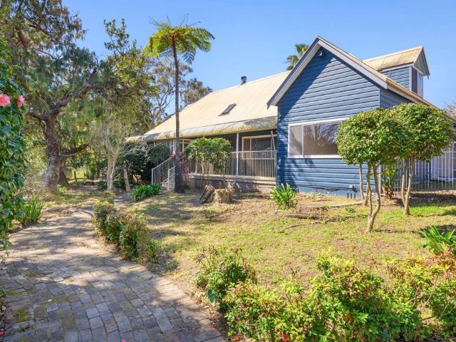 5 Bedroom Family Home in Tranquil Ingleside with Ocean Views