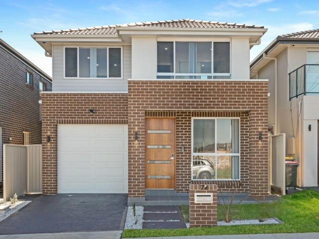 5 bedroom Family home is sure to impress!
