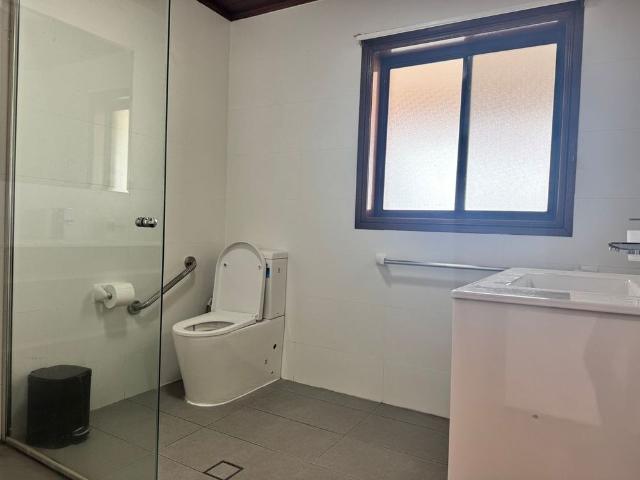 5 BEDROOM FAMILY HOME WITH ADDITIONAL SLEEP OUT