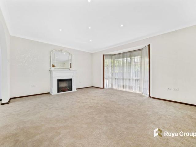 5 Bedroom Family Home with Pool