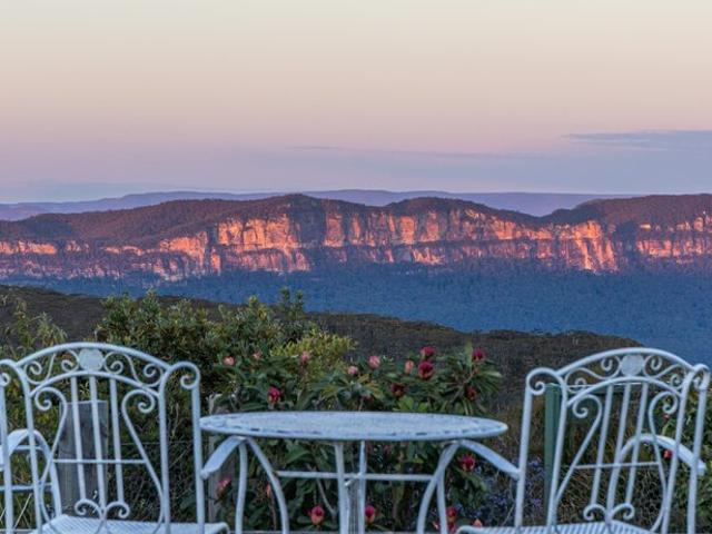 5 Bedroom Family Home with Spectacular World Heritage Escarpment Views