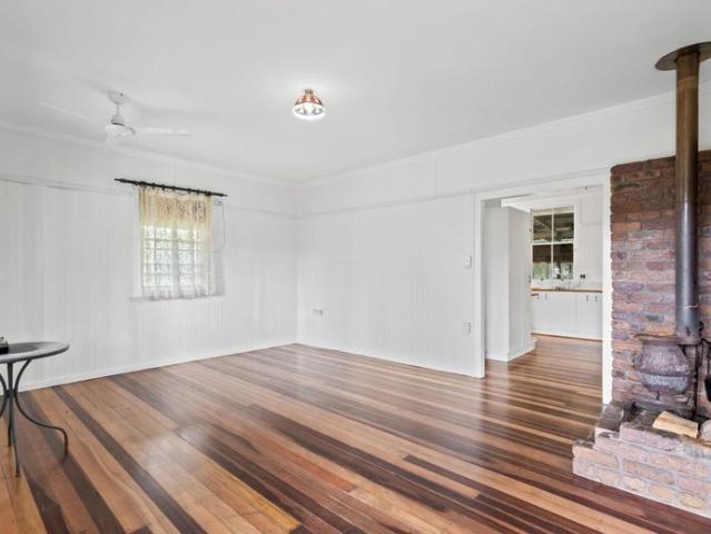 5 Bedroom Family Home with Stunning Mount Barney Views