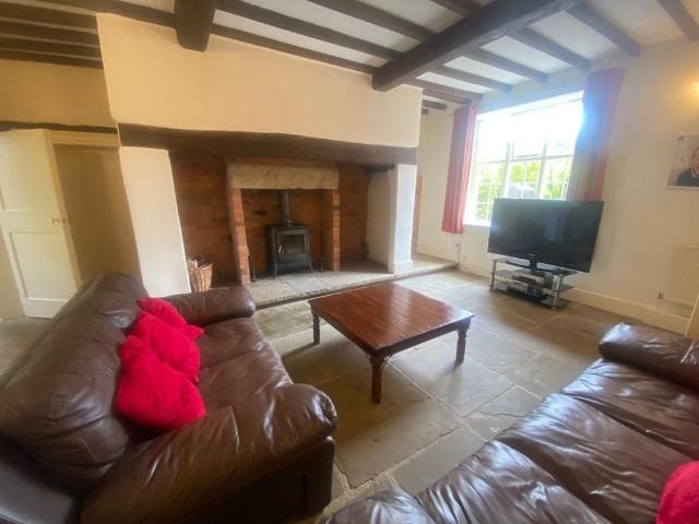 5 bedroom farm house to rent
