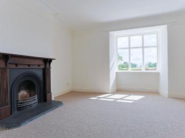 5 bedroom farm house to rent