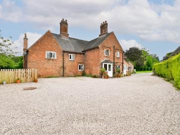 5 bedroom farm house for sale