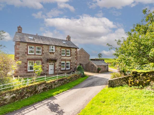 5 bedroom farm house for sale