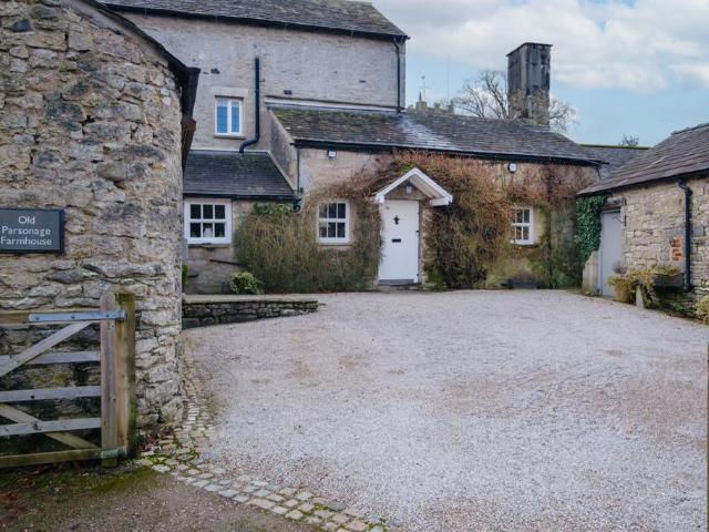 5 bedroom farm house for sale