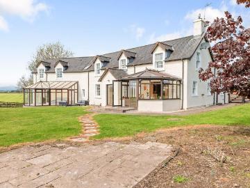 5 bedroom farm house for sale