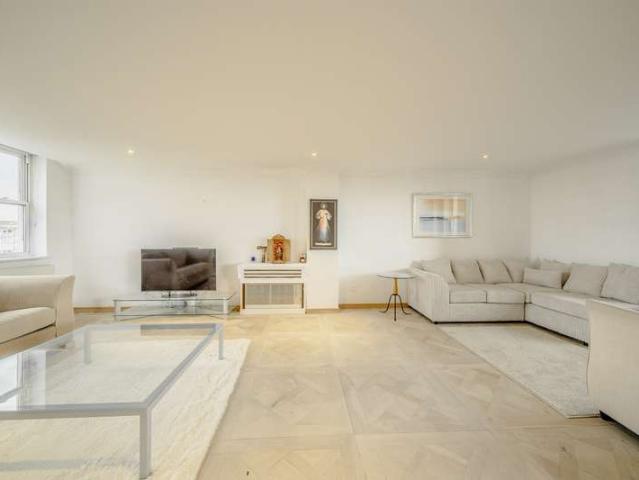 5 Bedroom Apartment Flat