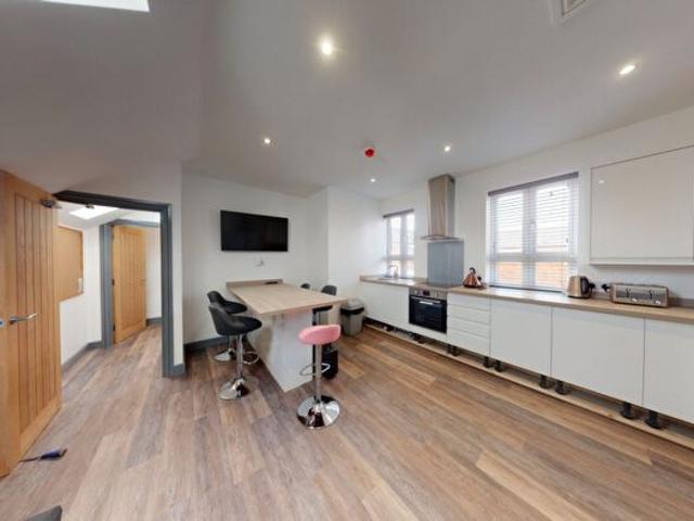 5 Bedroom Flat To Rent In Queens Road, Beeston, Nottingham, NG9