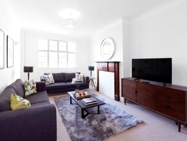 5 bedroom flat to rent in Strathmore Court, Park Road, St John's Wood, London, NW8