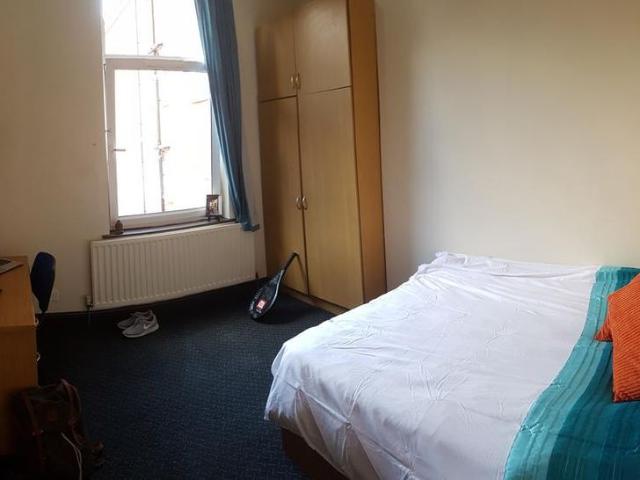 5 bedroom flat to rent
