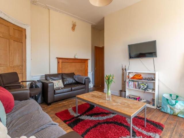 5 bedroom flat to rent