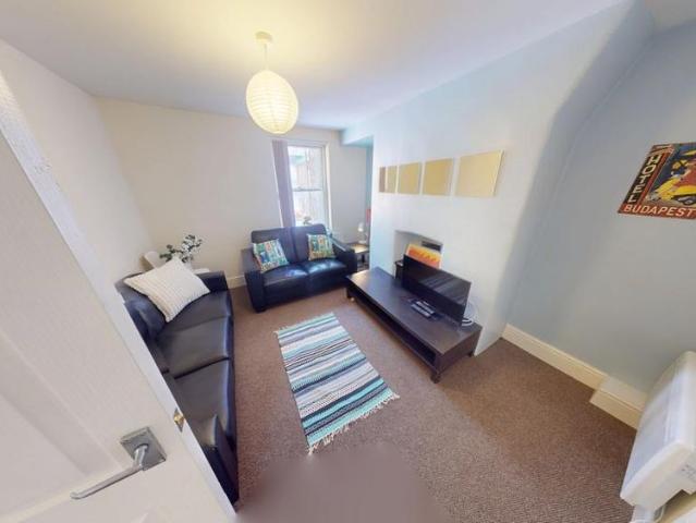 5 bedroom flat to rent