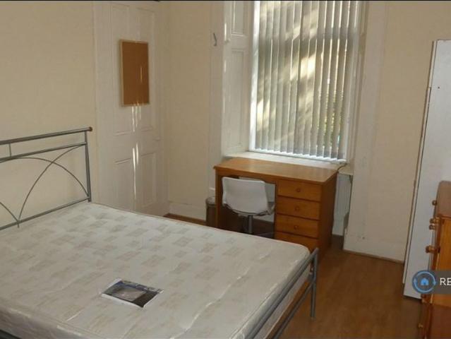 5 bedroom flat to rent