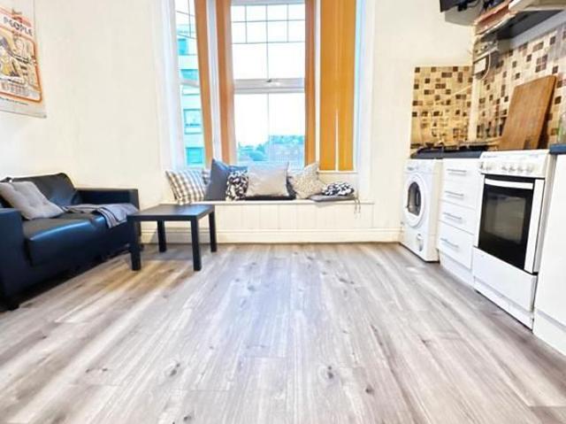 5 bedroom flat to rent