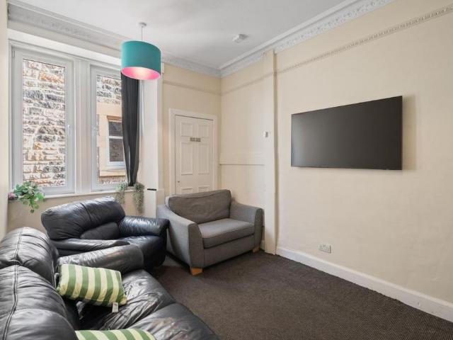 5 bedroom flat to rent