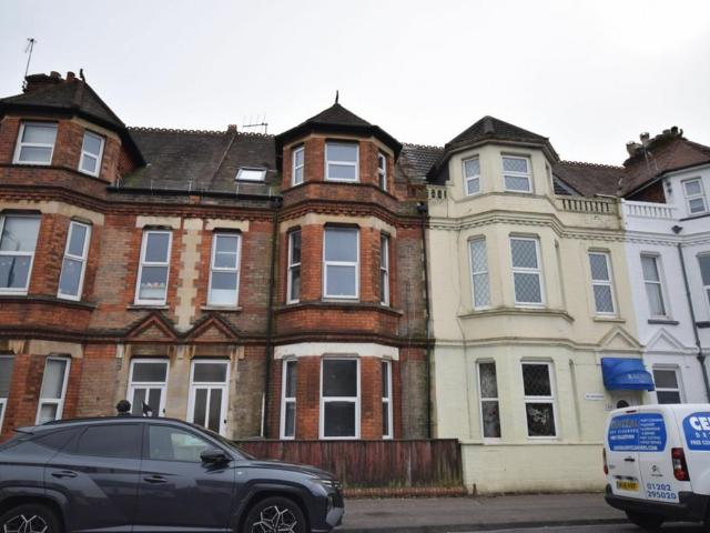 5 bedroom flat to rent