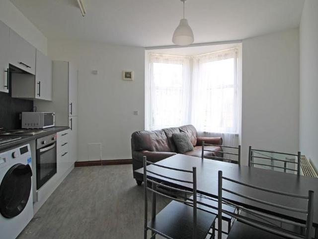 5 bedroom flat to rent