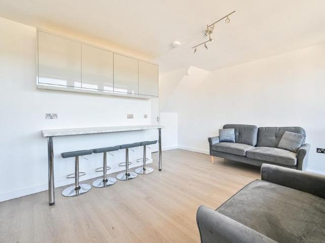5 bedroom flat to rent