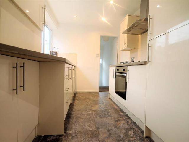 5 bedroom flat to rent