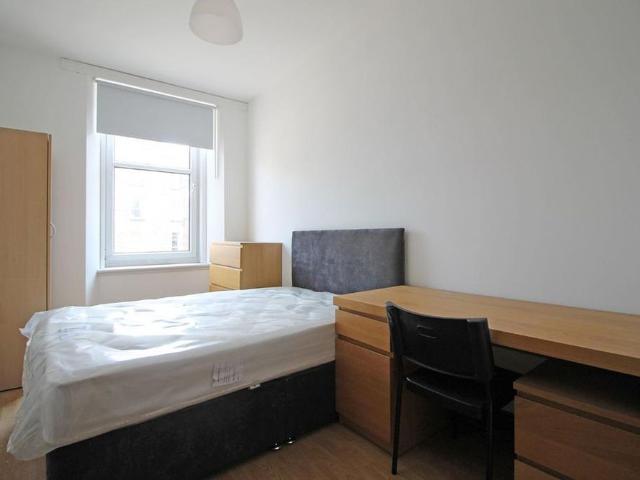 5 bedroom flat to rent