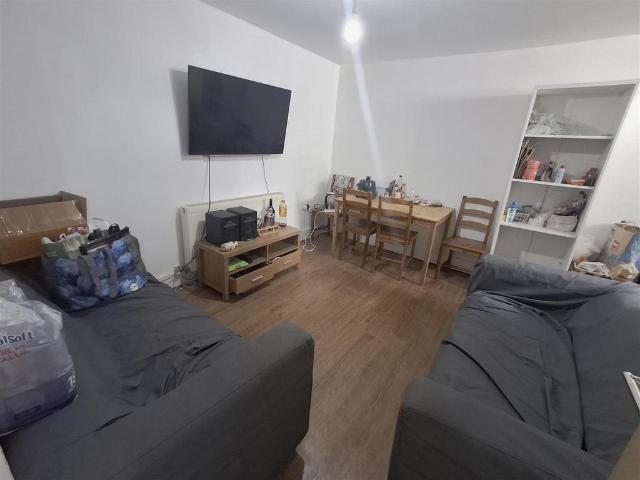 5 bedroom flat to rent