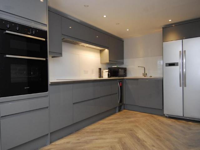 5 bedroom flat to rent
