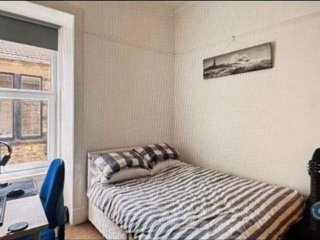 5 bedroom flat to rent