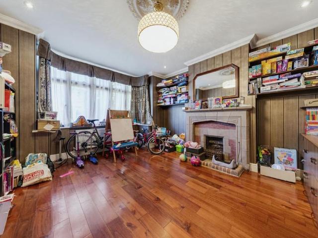 5 bedroom flat to rent