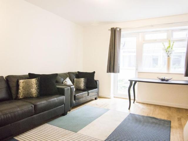 5 bedroom flat to rent