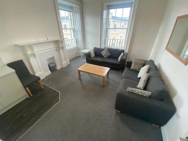 5 bedroom flat to rent