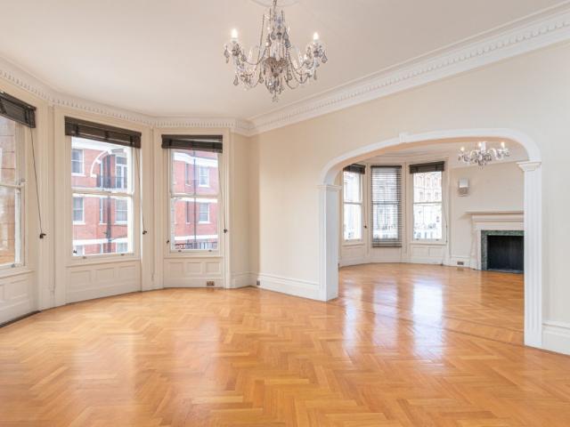 5 bedroom Flat To Rent