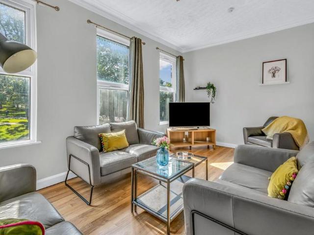 5 bedroom flat to rent