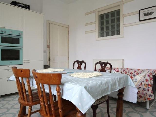 5 bedroom flat to rent