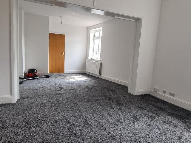 5 bedroom flat to rent