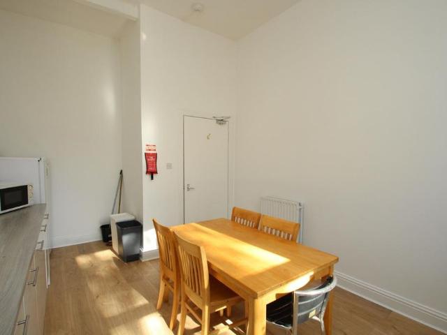 5 bedroom flat to rent