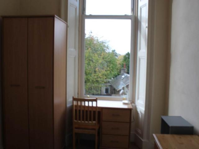 5 bedroom flat to rent
