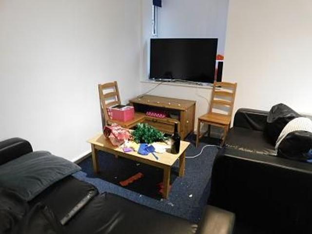 5 bedroom flat to rent