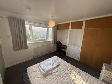 5 bedroom flat to rent