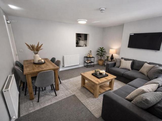 5 bedroom flat to rent
