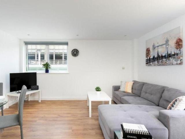5 bedroom flat to rent